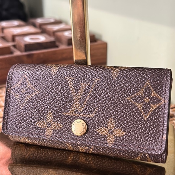 Louis Vuitton 4 ring key fob (TH0030) - Picture 3 of 12